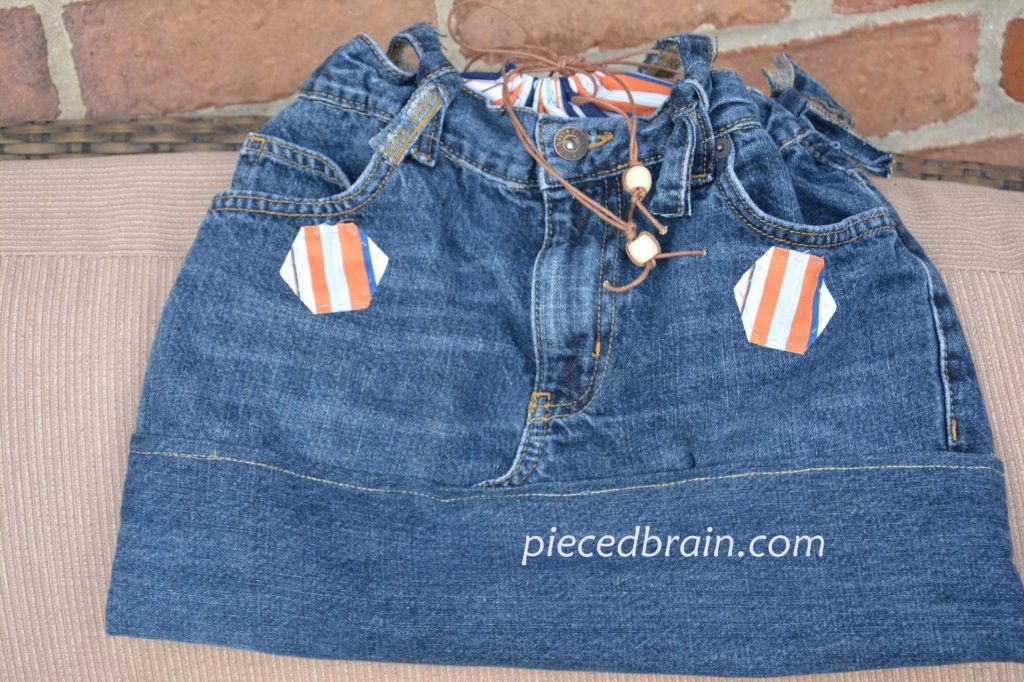 https://www.piecedbrain.com/2013/08/quick-jeans-bag-tutorial.html
