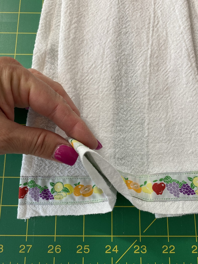 How To Make A Hanging Kitchen Towel – Beginner Sewing Projects